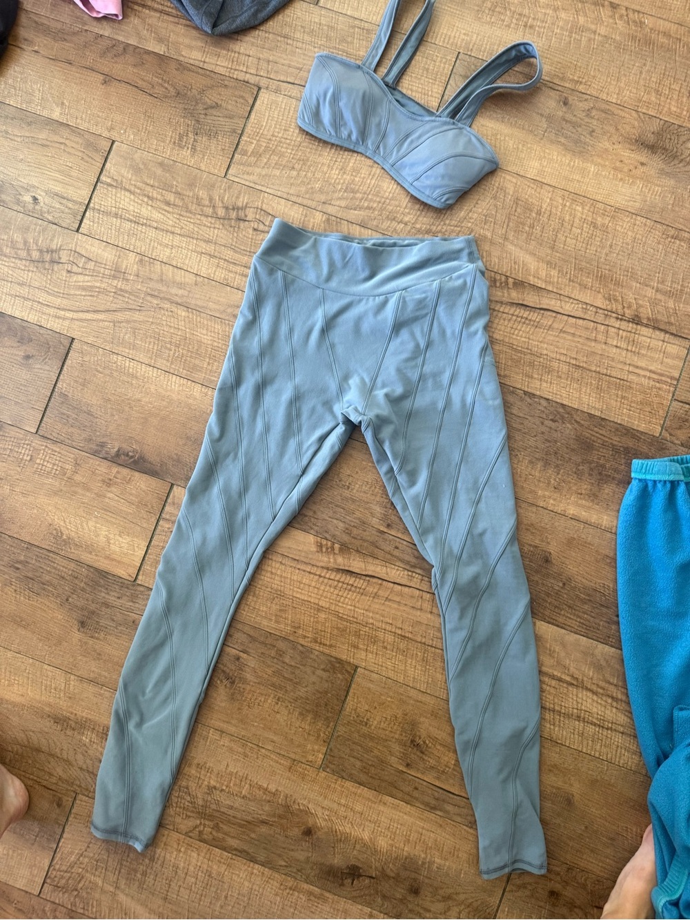 Alo yoga dusty blue/gray set RARE